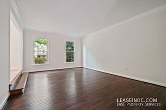 3204 Ellicott St NW in Washington, DC - Building Photo - Building Photo