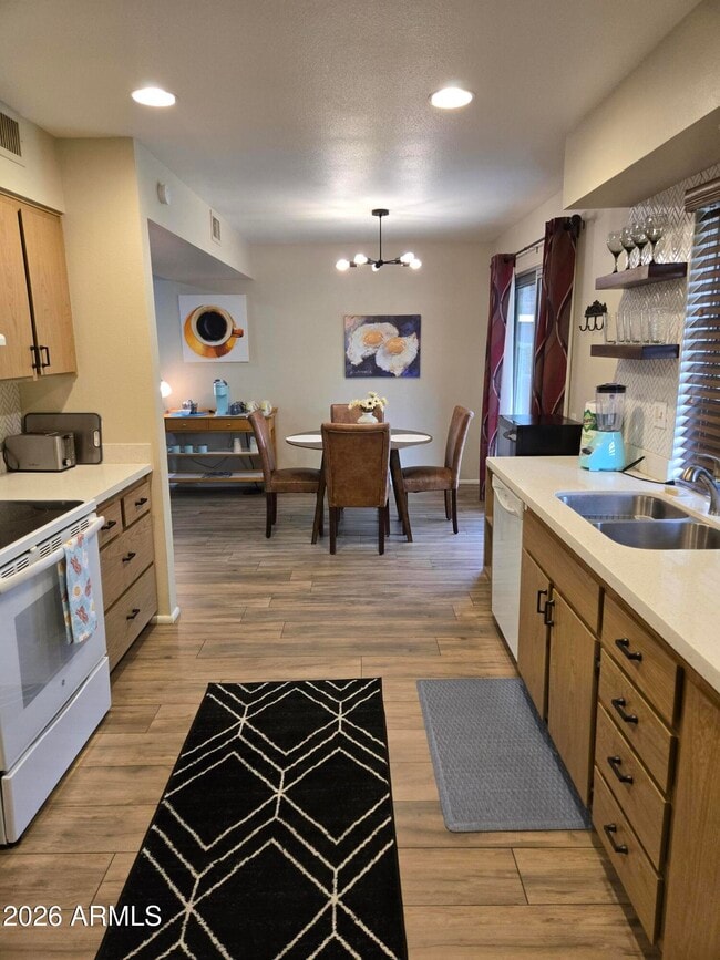 11029 W CARON Dr in Sun City, AZ - Building Photo - Building Photo