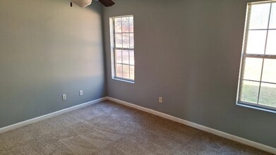 128 Live Oak Dr in Jackson, GA - Building Photo - Building Photo