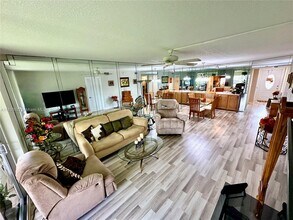 9420 S Hollybrook Lake Dr in Pembroke Pines, FL - Building Photo - Building Photo