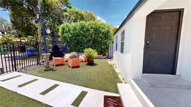 2981 SW 12th St in Miami, FL - Building Photo - Building Photo