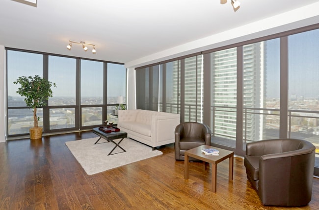 property at 702 W Fulton Market