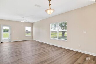 2002 Shelene Way in Foley, AL - Foto de edificio - Building Photo