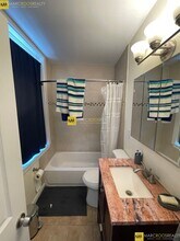 264 Maverick St, Unit 3 in Boston, MA - Foto de edificio - Building Photo