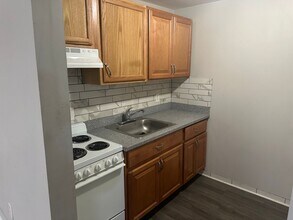 231 E Cambridge Ave in Greenwood, SC - Building Photo - Building Photo