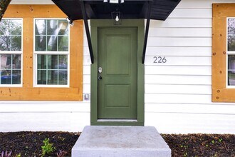 226 Porter St in San Antonio, TX - Building Photo - Building Photo