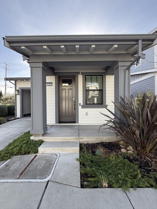 1604 Winding Creek Way in Healdsburg, CA - Building Photo