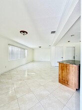 2594 West End Rd in West Palm Beach, FL - Foto de edificio - Building Photo
