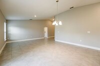 528 Bristol Cir in Poinciana, FL - Building Photo - Building Photo