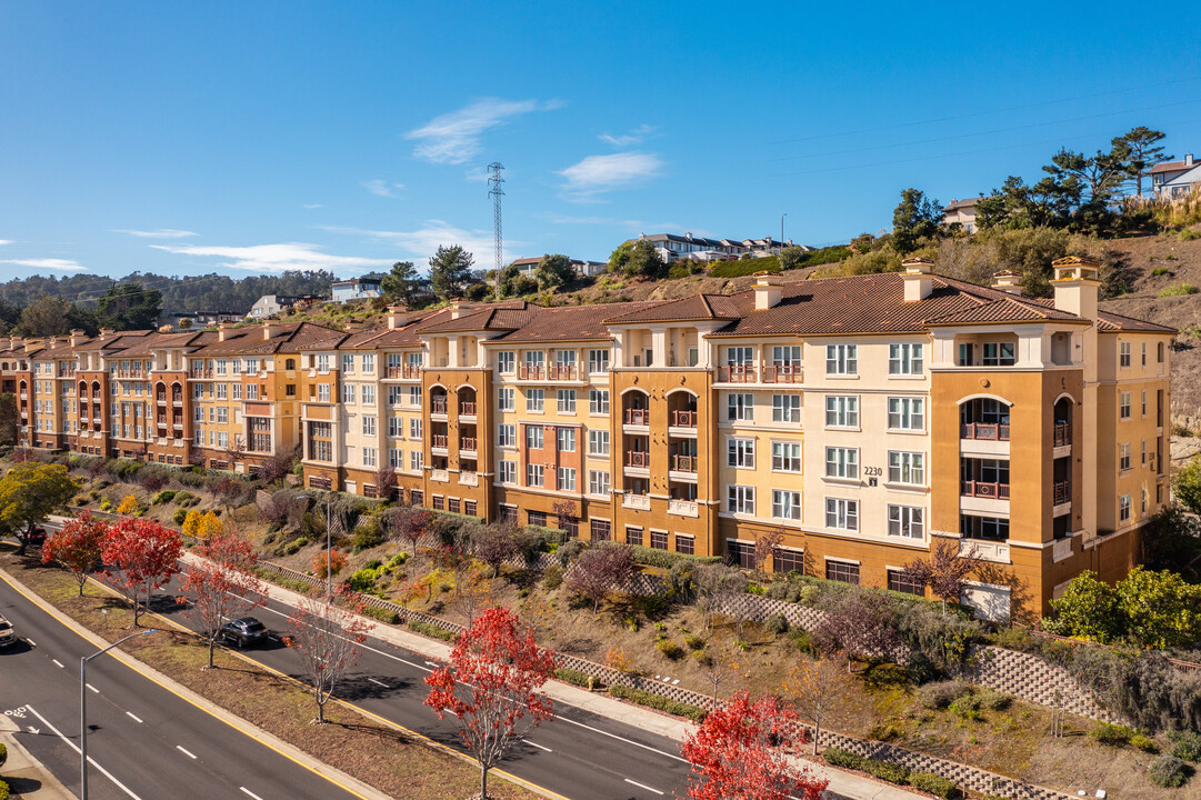 2230 Gellert Blvd in South San Francisco, CA - Foto de edificio