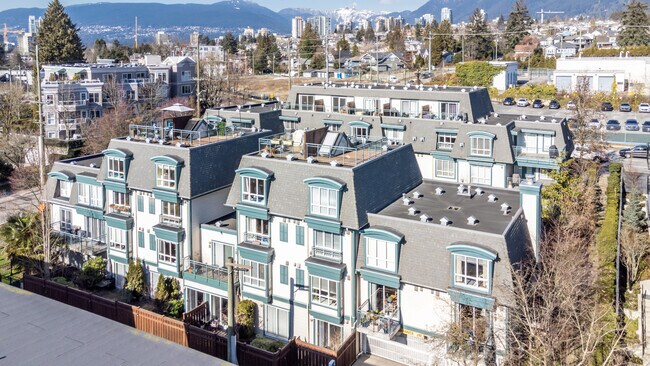 St David's Landing in North Vancouver, BC - Building Photo - Building Photo