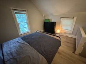 405 Carrier St NE in Grand Rapids, MI - Building Photo - Building Photo