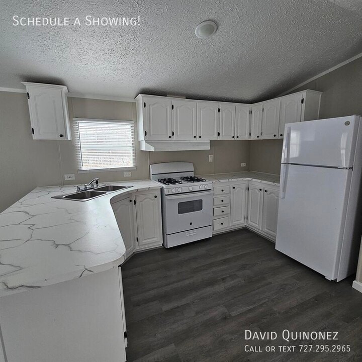 2737 W Washington Center Rd in Fort Wayne, IN - Building Photo