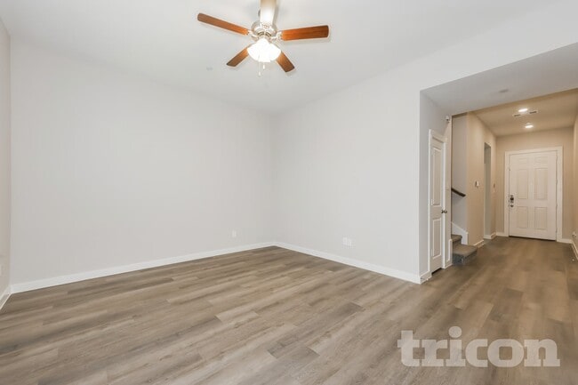 1105 Fallgate Dr in Saginaw, TX - Building Photo - Building Photo