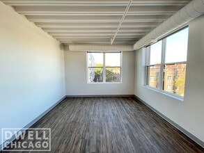 911 W Dakin St, Unit 2 in Chicago, IL - Foto de edificio - Building Photo
