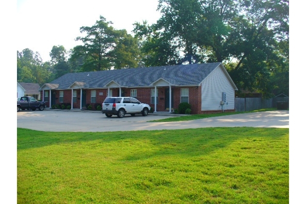 700-704 Olive St in Jonesboro, AR - Foto de edificio - Building Photo