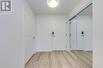 15 Watergarden Dr in Mississauga, ON - Building Photo - Building Photo