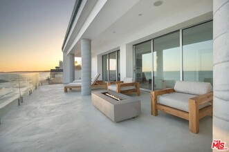 24864 Malibu Rd in Malibu, CA - Foto de edificio - Building Photo