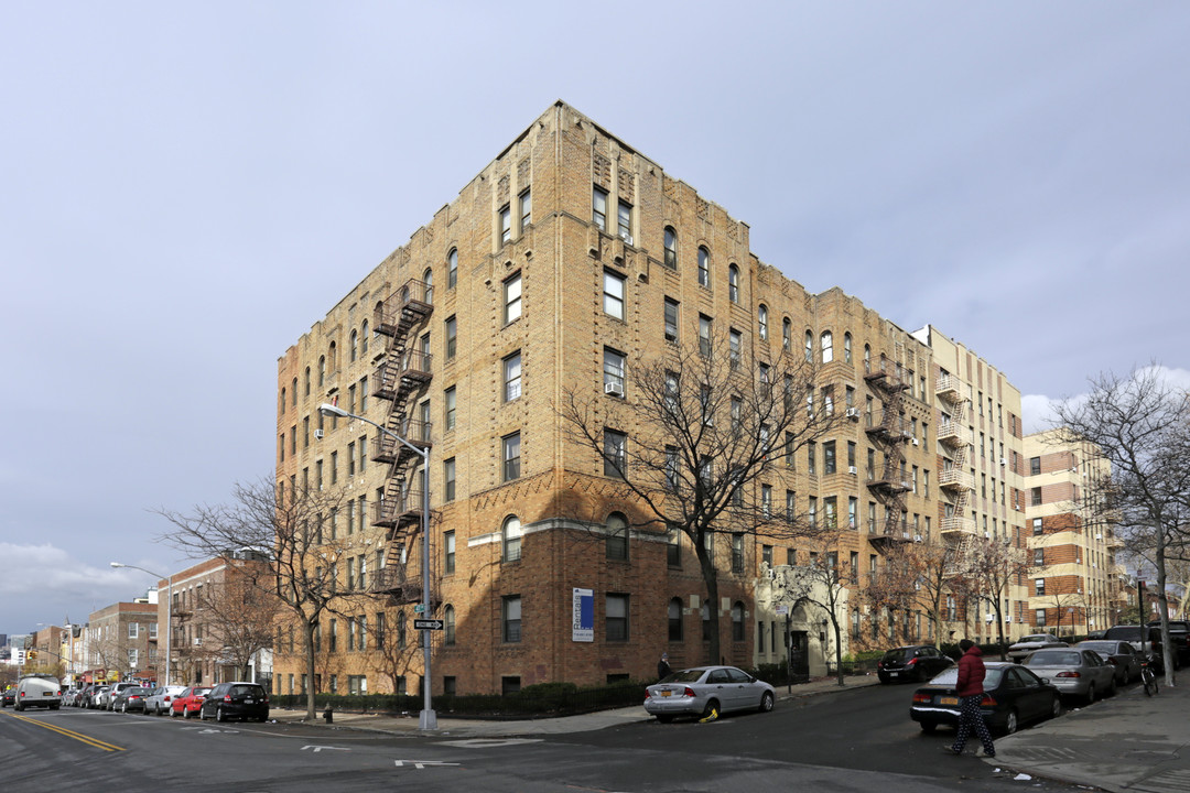 Sunray Apartments in Long Island City, NY - Building Photo