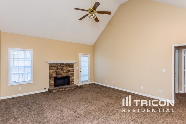 2716 King Arthur Ct in Buford, GA - Building Photo - Building Photo