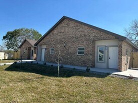16 Paola St in Edinburg, TX - Building Photo