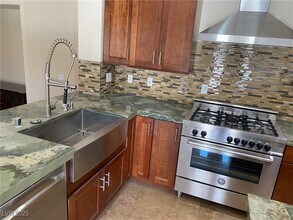 436 Beardsley Cir in Henderson, NV - Building Photo - Building Photo