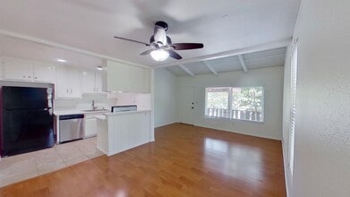 1010 W MacArthur Blvd in Santa Ana, CA - Building Photo - Building Photo