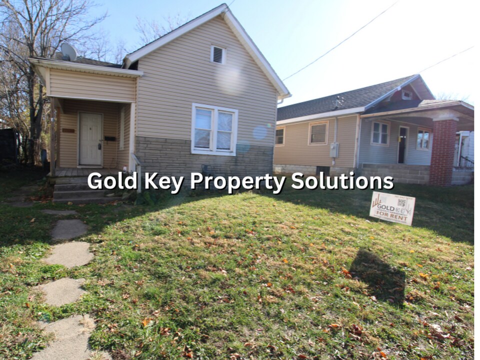 1157 W Kilgore Ave in Muncie, IN - Building Photo