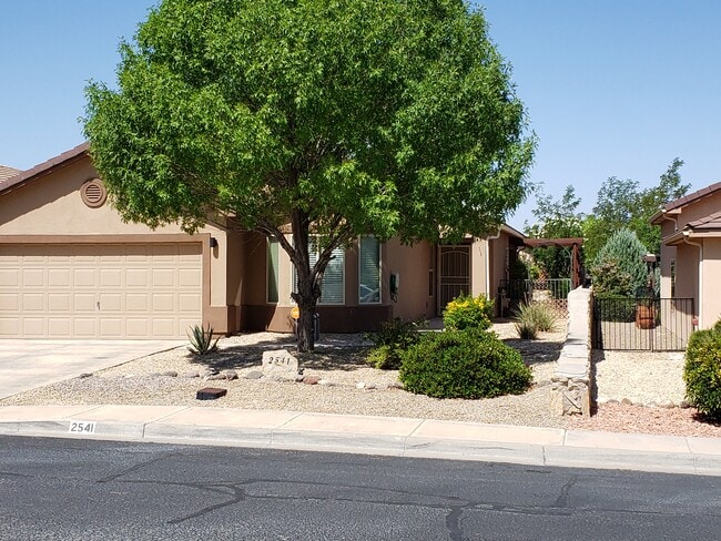 2541 Prado Del Sol Ave in Las Cruces, NM - Building Photo - Building Photo