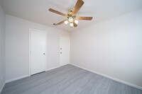 12934 Kingston Point Ln photo'