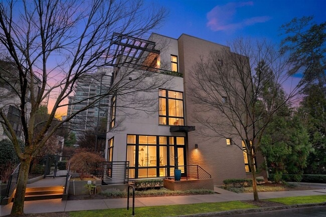 property at 721 Longleaf Dr NE