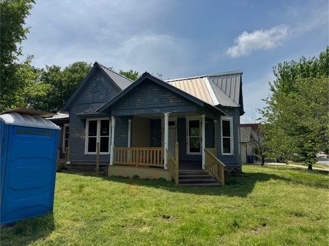 property at 102 W Texas St
