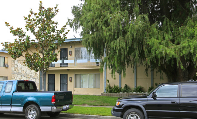 2053 S Spinnaker St in Anaheim, CA - Foto de edificio - Building Photo