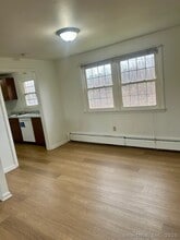 47 Brewster Rd in Glastonbury, CT - Building Photo - Building Photo