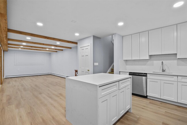 8 Ward Dr in Yorktown Heights, NY - Building Photo - Building Photo