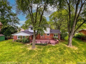 126 Orchardale Dr in Rochester Hills, MI - Building Photo - Building Photo