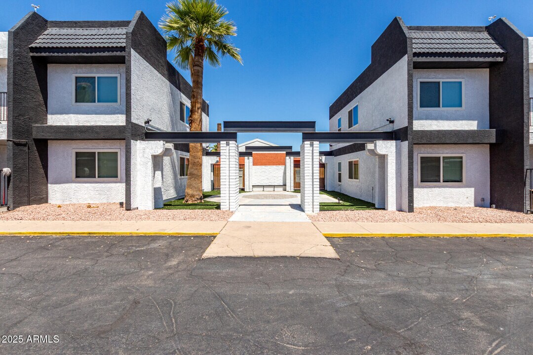 1822 N 32nd St in Phoenix, AZ - Building Photo