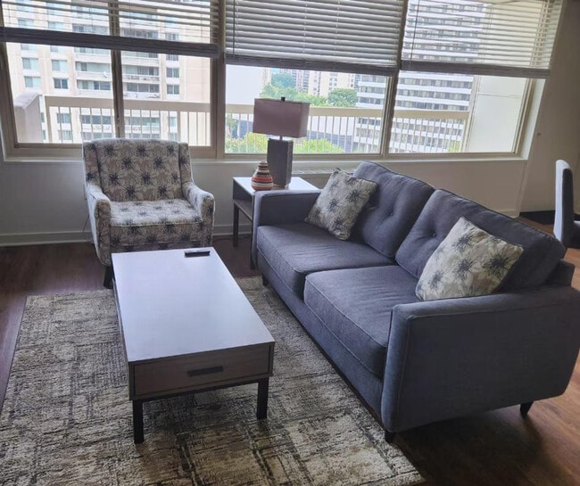 1600 S Eads St in Arlington, VA - Building Photo - Building Photo