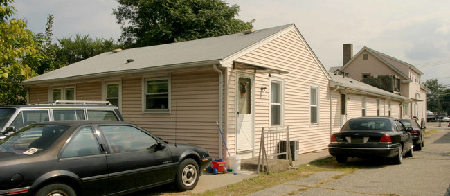 1075 Washington St in Attleboro, MA - Building Photo - Building Photo