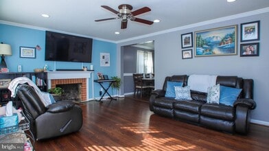 5804 Runford Dr in New Carrollton, MD - Foto de edificio - Building Photo