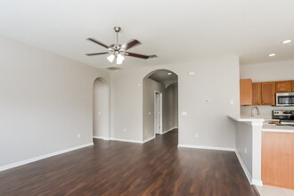 712 Parsons Pointe St in Seffner, FL - Building Photo - Building Photo