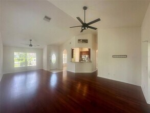 6144 Bobby Jones Ct in Palmetto, FL - Foto de edificio - Building Photo