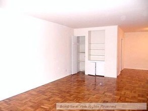 340 E 74th St-Unit -3E in New York, NY - Foto de edificio - Building Photo