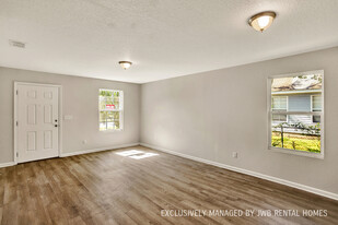 1534 Oakhurst Ave in Jacksonville, FL - Building Photo - Building Photo