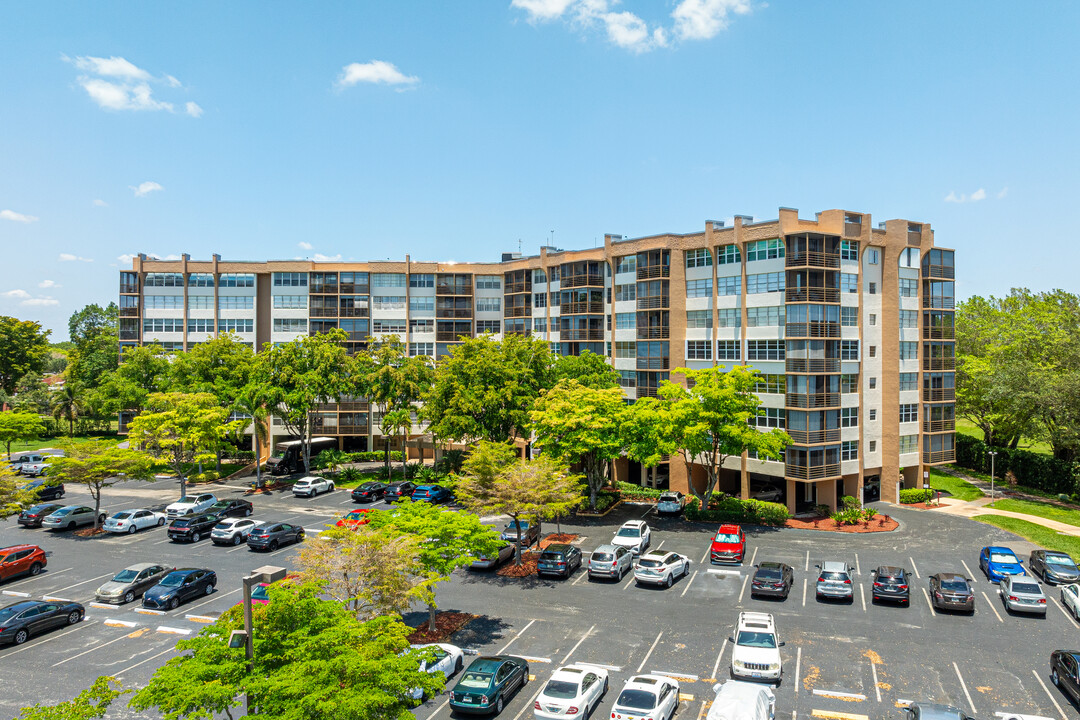 Park Place in Pembroke Pines, FL - Building Photo