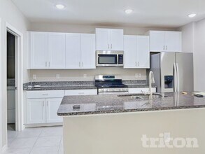 9512 Lemon Drop Lp in Sun City Center, FL - Building Photo - Building Photo