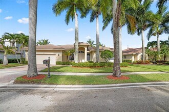 896 Marina Dr in Weston, FL - Foto de edificio - Building Photo