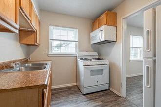 Beechmont Townhomes in Louisville, KY - Foto de edificio - Interior Photo