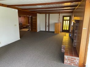 825 Mathew St in Porterville, CA - Foto de edificio - Building Photo