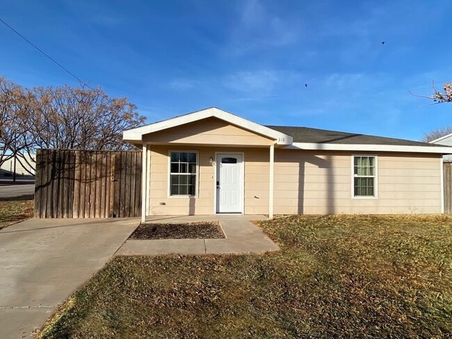 property at 318 W Birch St